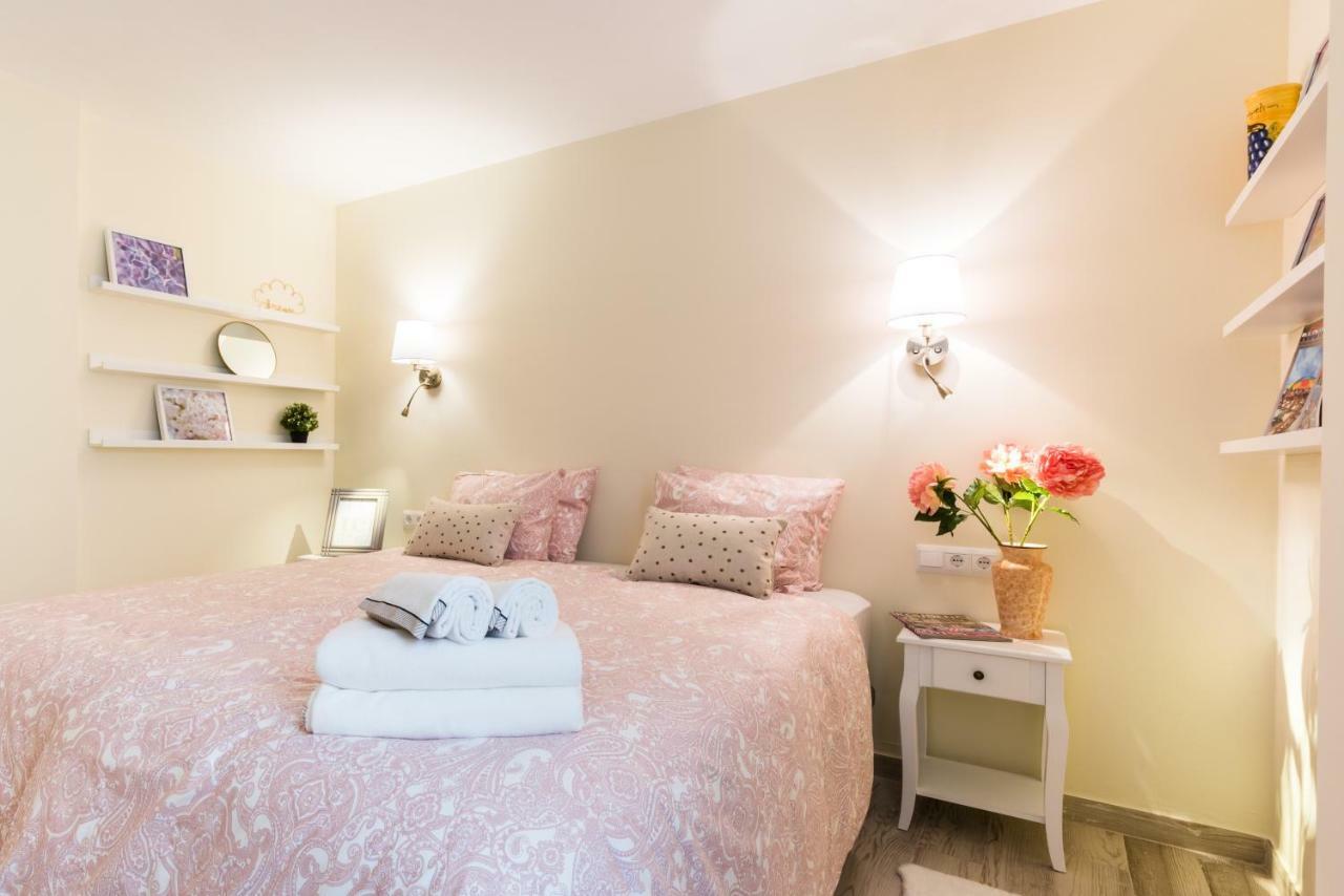 Malaga Centre Apartment With Parking Exterior foto